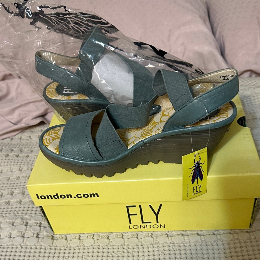 NIB FLY London Women's “Janeda” Jade Green Sandals sz38